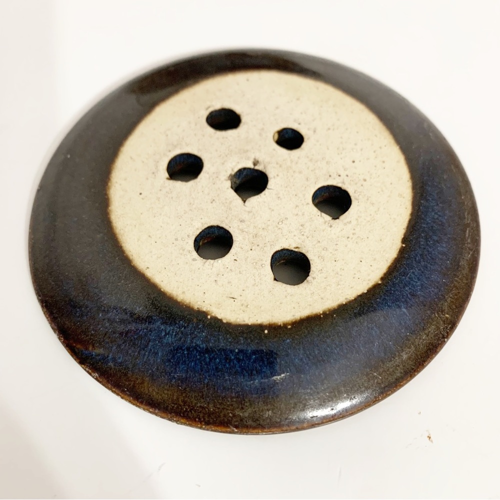 Signed Ceramic Soap Dish w Drain Piece Raised Detailing Along Sides Glazed 🔵🟤 - Picture 7 of 8